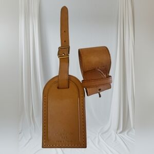 Louis Vuitton leather luggage tag/Poignet